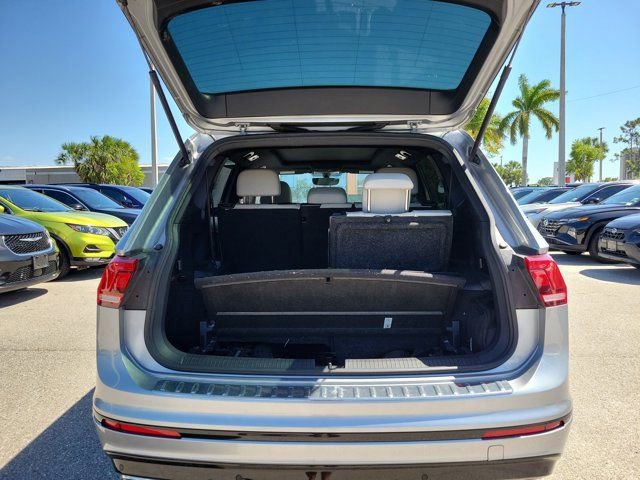 Used 2021 Volkswagen Tiguan SE R-Line FWD image 11
