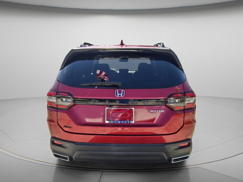 Certified 2024 Honda Pilot Sport image 6