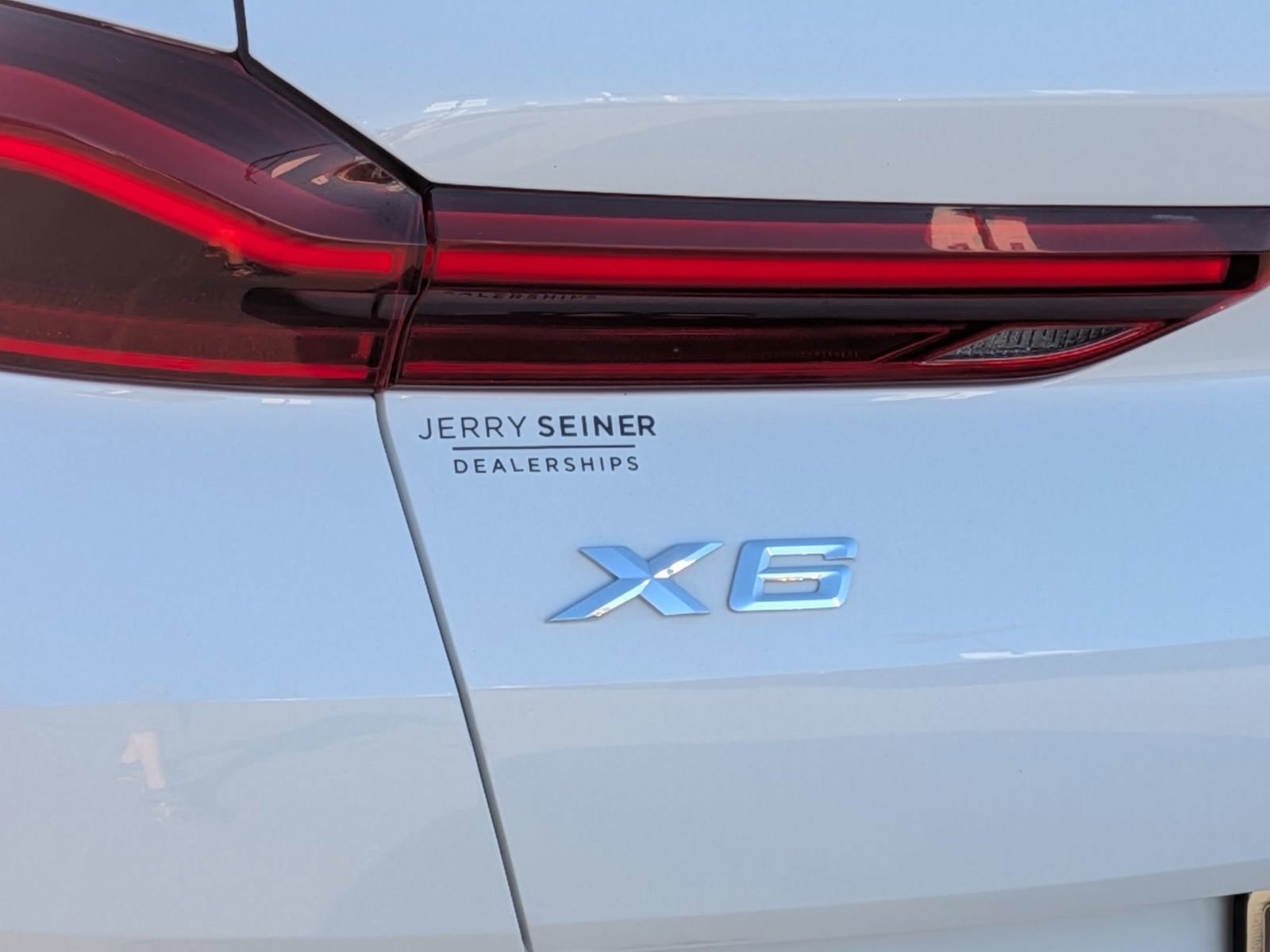 Used 2021 BMW X6 sDrive40i w/ M Sport Package image 12