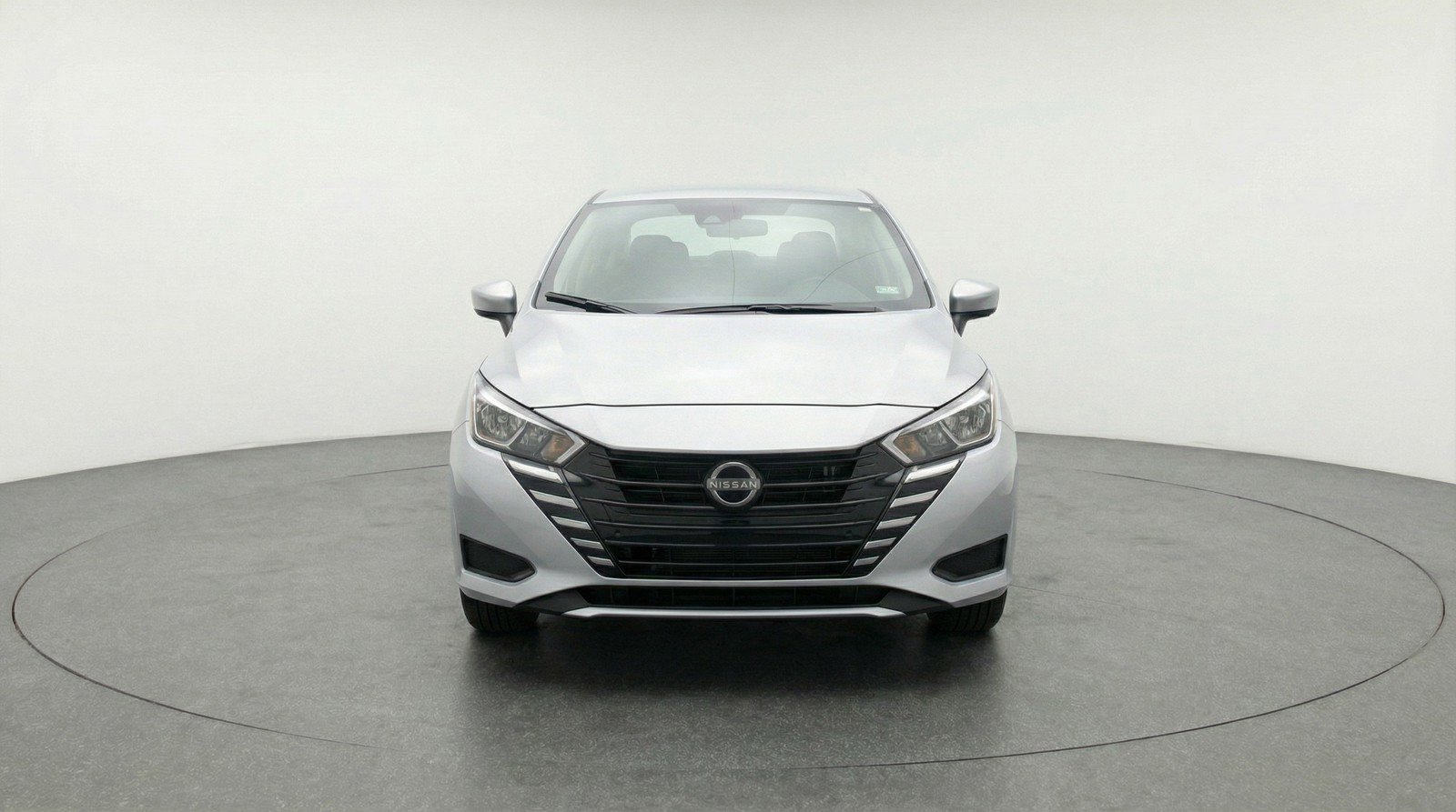 Used 2025 Nissan Versa SV image 2