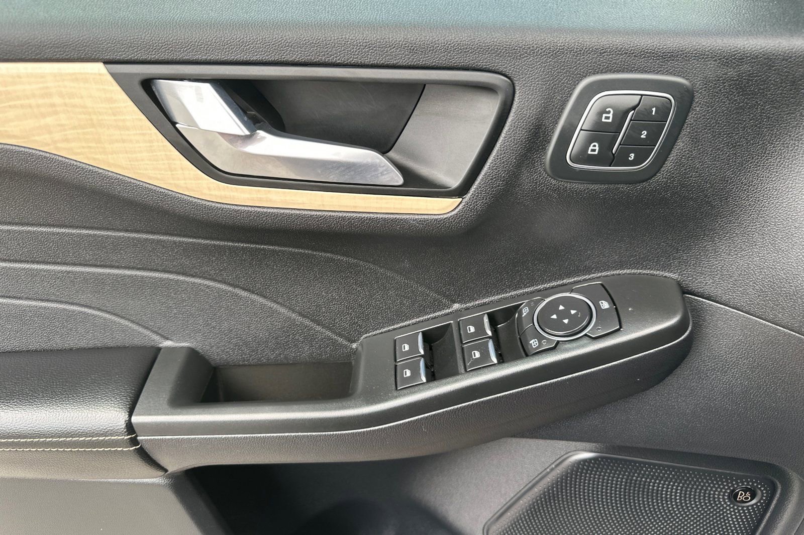 Used 2022 Ford Escape Titanium w/ Titanium Elite Package FWD image 11