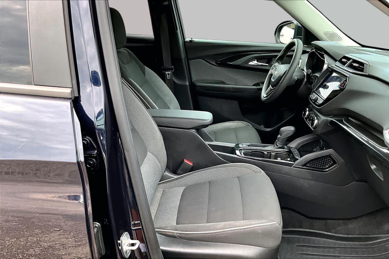 Used 2021 Chevrolet TrailBlazer LT w/ Convenience Package FWD image 9
