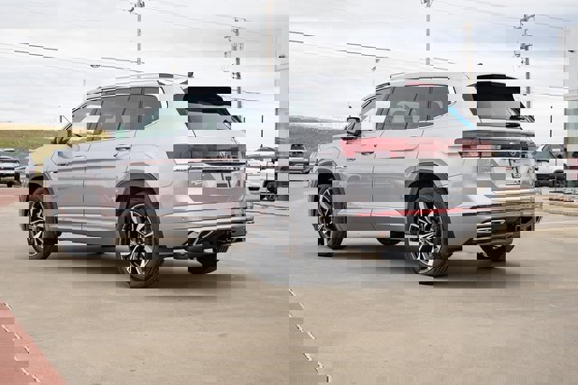 New 2025 Volkswagen Atlas SEL Premium R-Line image 4