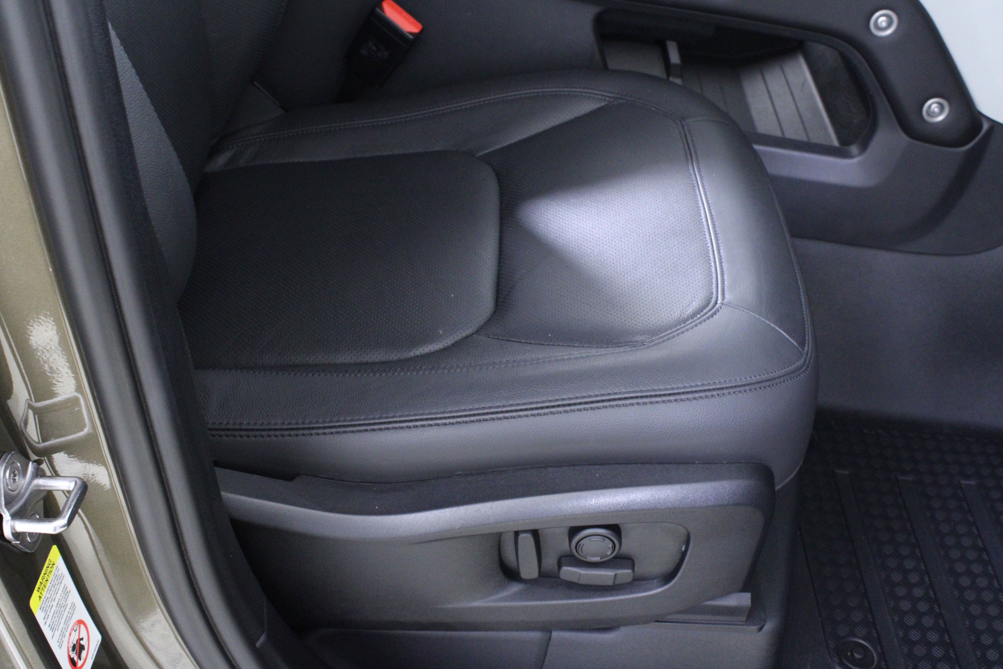 Used 2024 Land Rover Defender 110 S image 16