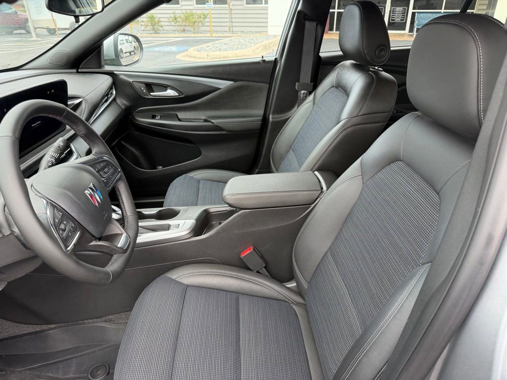Used 2025 Buick Envista Preferred w/ Convenience I Package image 11