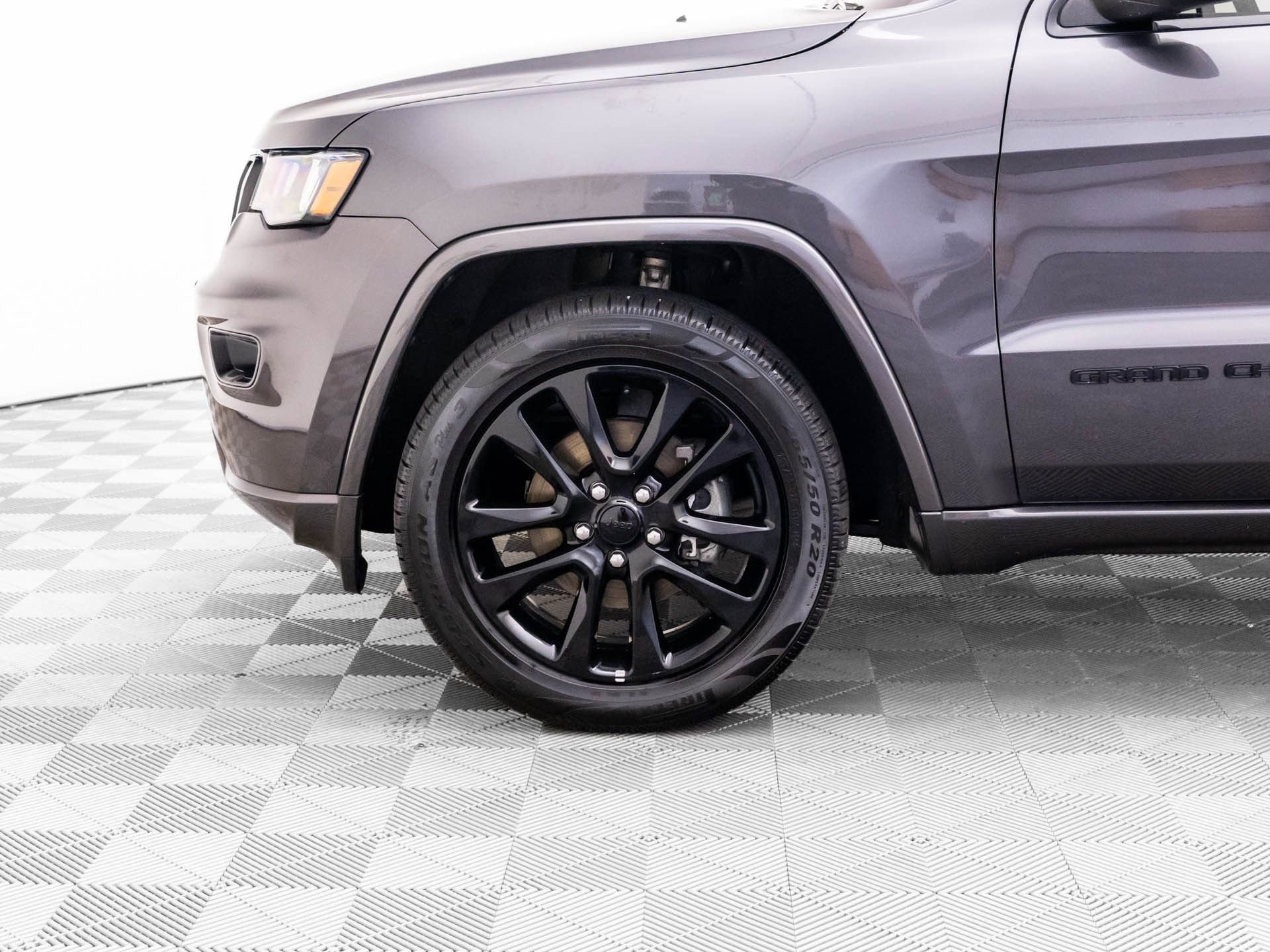 Used 2018 Jeep Grand Cherokee Altitude AWD/4WD image 35