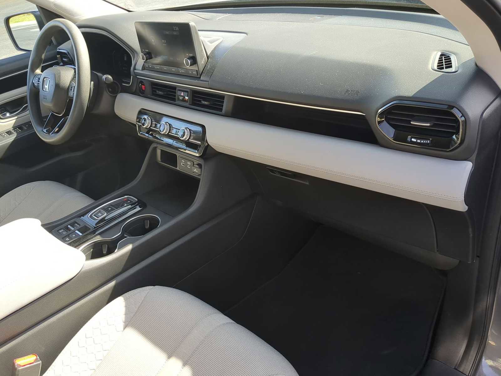 Used 2023 Honda Pilot LX image 27