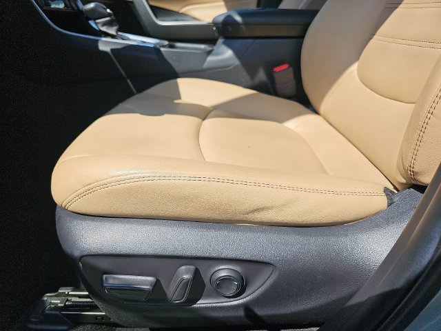 Used 2021 Toyota RAV4 XLE Premium FWD image 31