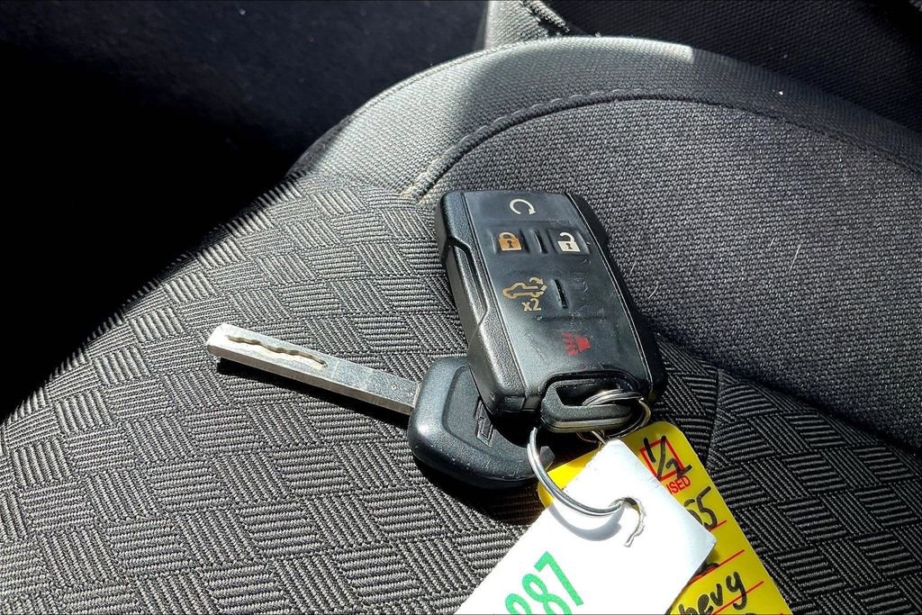 Used 2022 Chevrolet Silverado 2500 Custom w/ Custom Value Package image 9