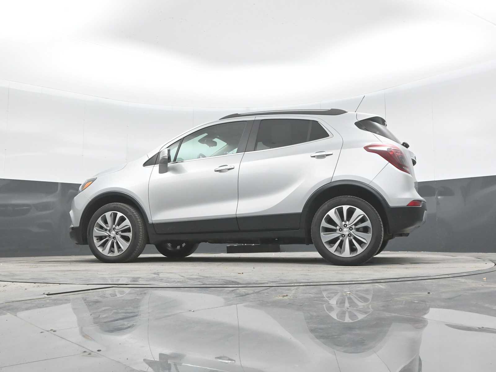 Used 2018 Buick Encore Preferred AWD/4WD image 24