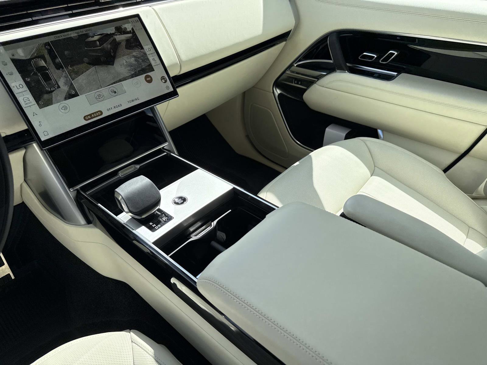 Used 2026 Land Rover Range Rover Long Wheelbase SE image 26