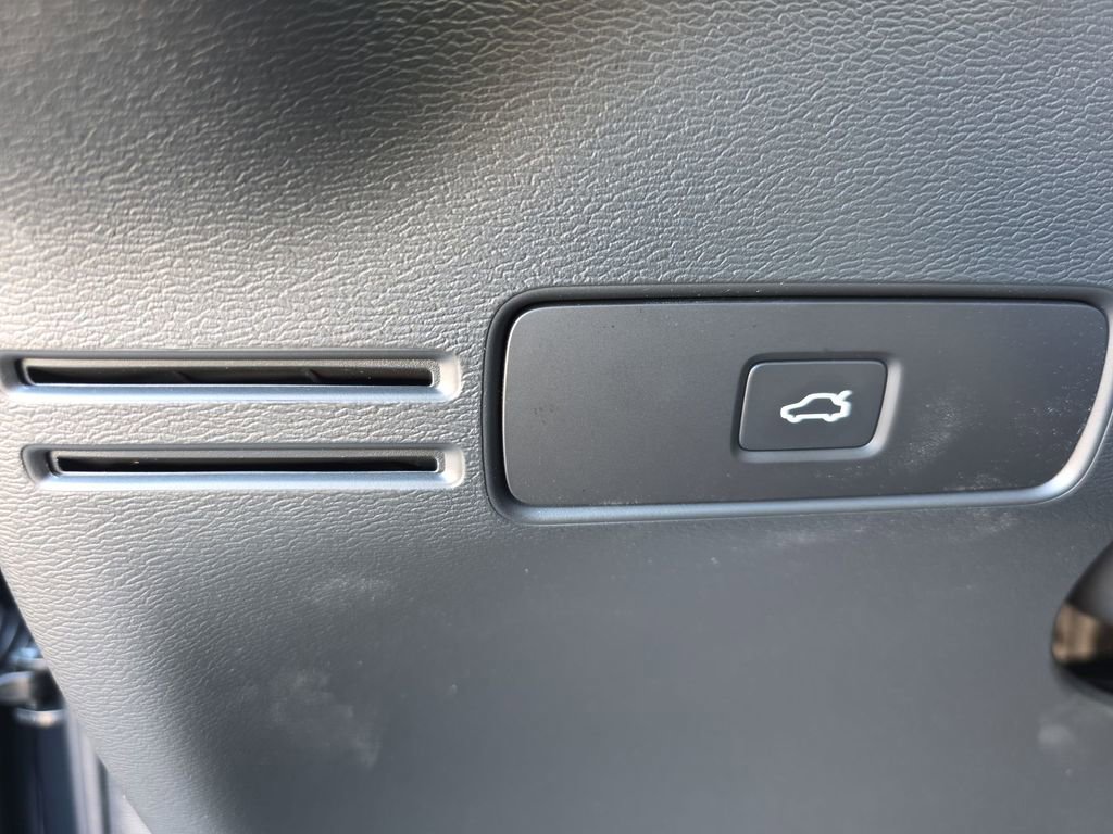 New 2026 Volvo XC40 B5 Core w/ Climate Package image 27