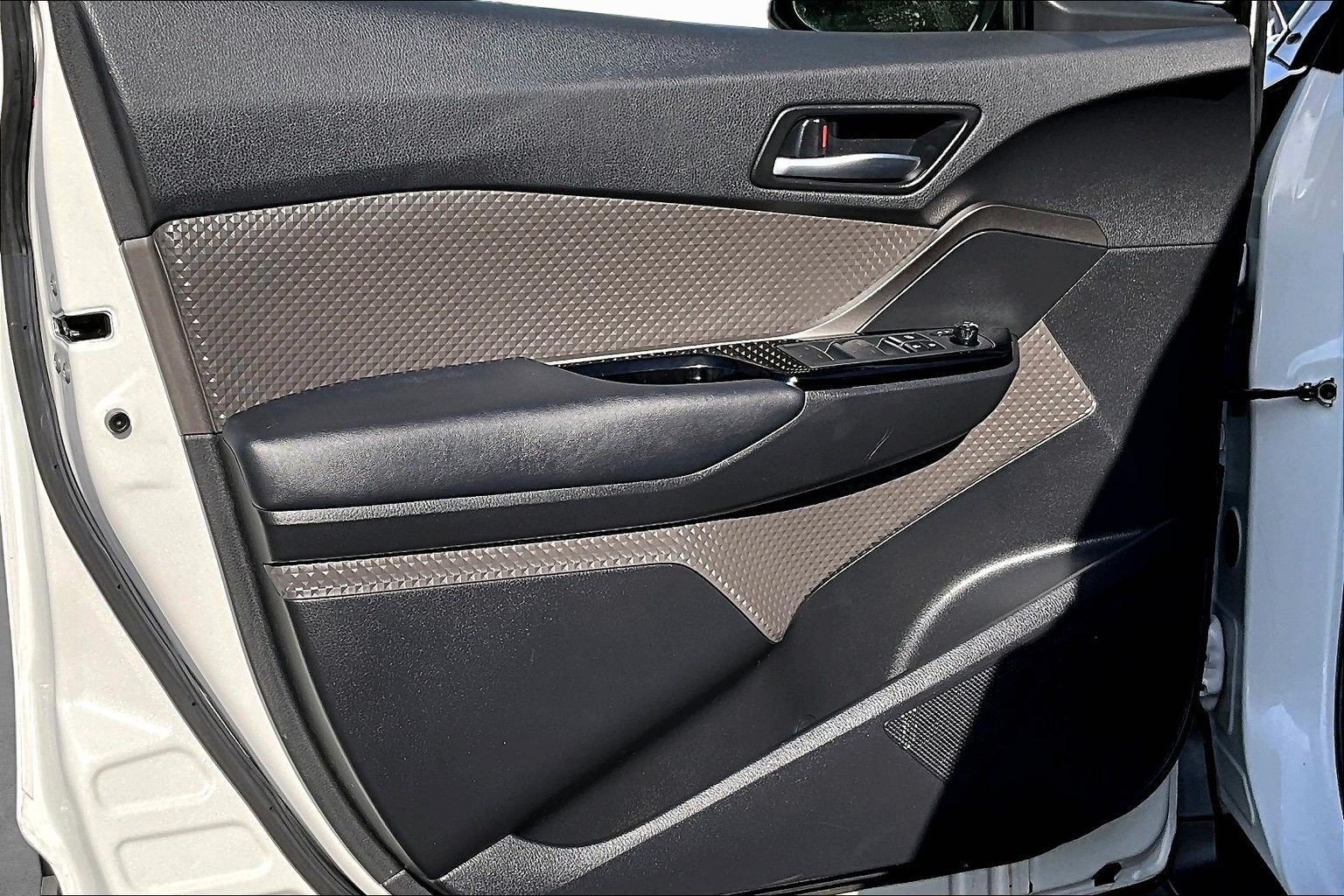 Used 2020 Toyota C-HR Limited FWD image 16