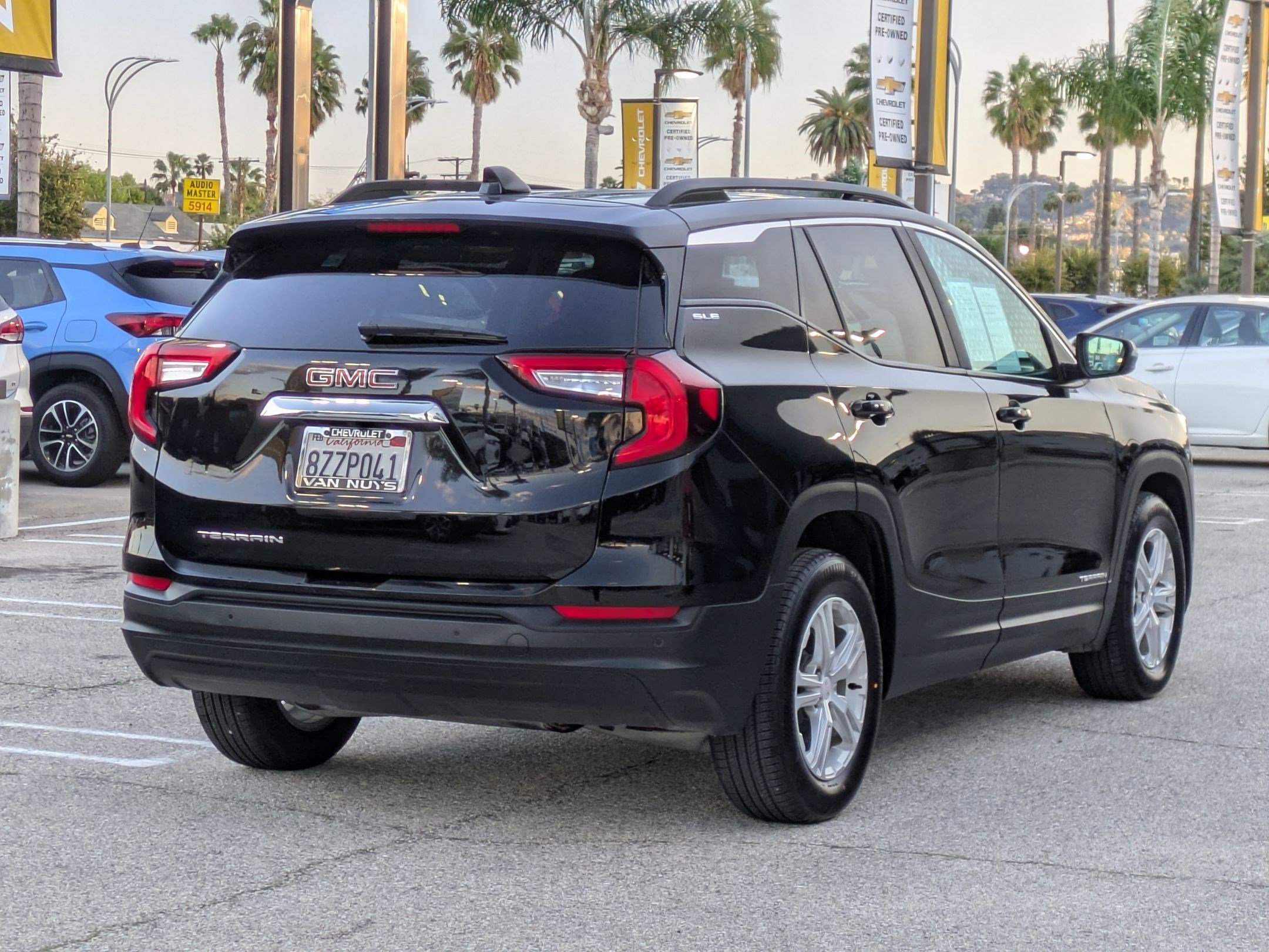 Certified 2022 GMC Terrain SLE w/ Driver Convenience Package image 5