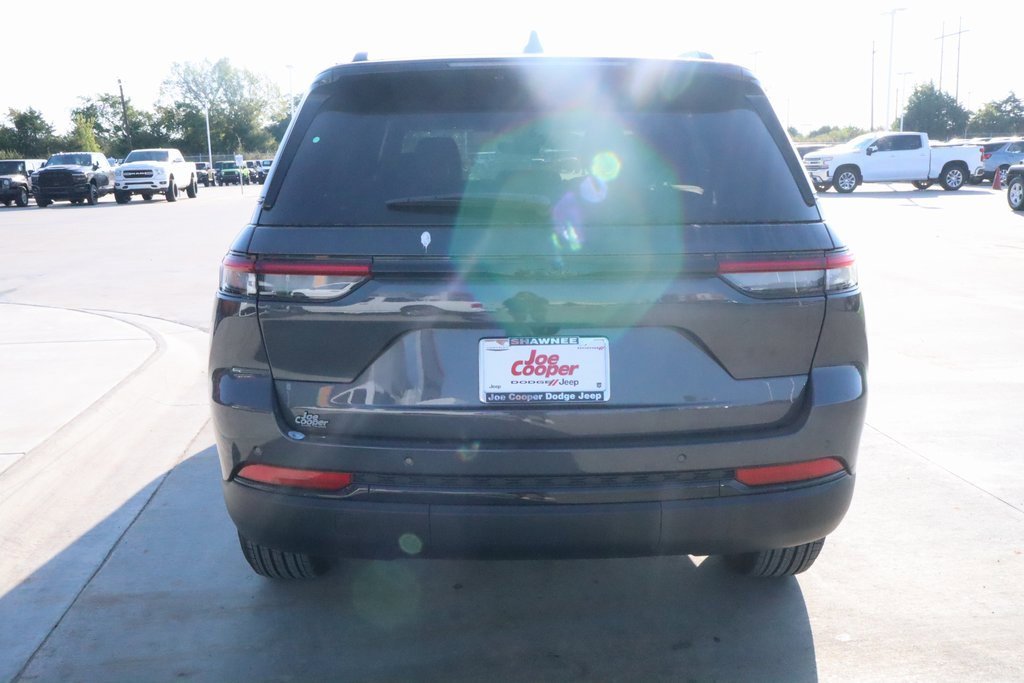 New 2025 Jeep Grand Cherokee Altitude image 21