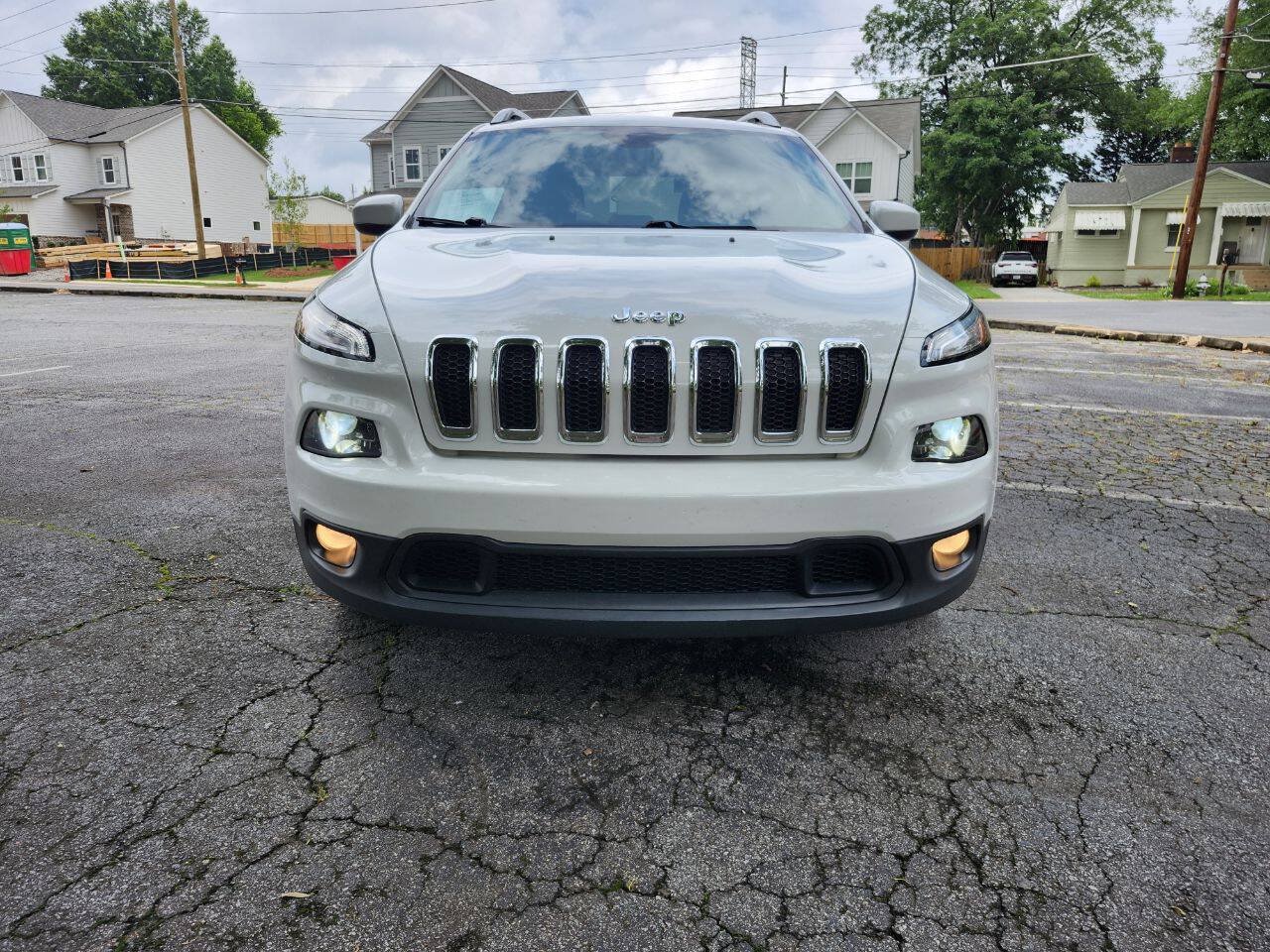 Used 2018 Jeep Cherokee Latitude w/ Mobile Office Group FWD image 3