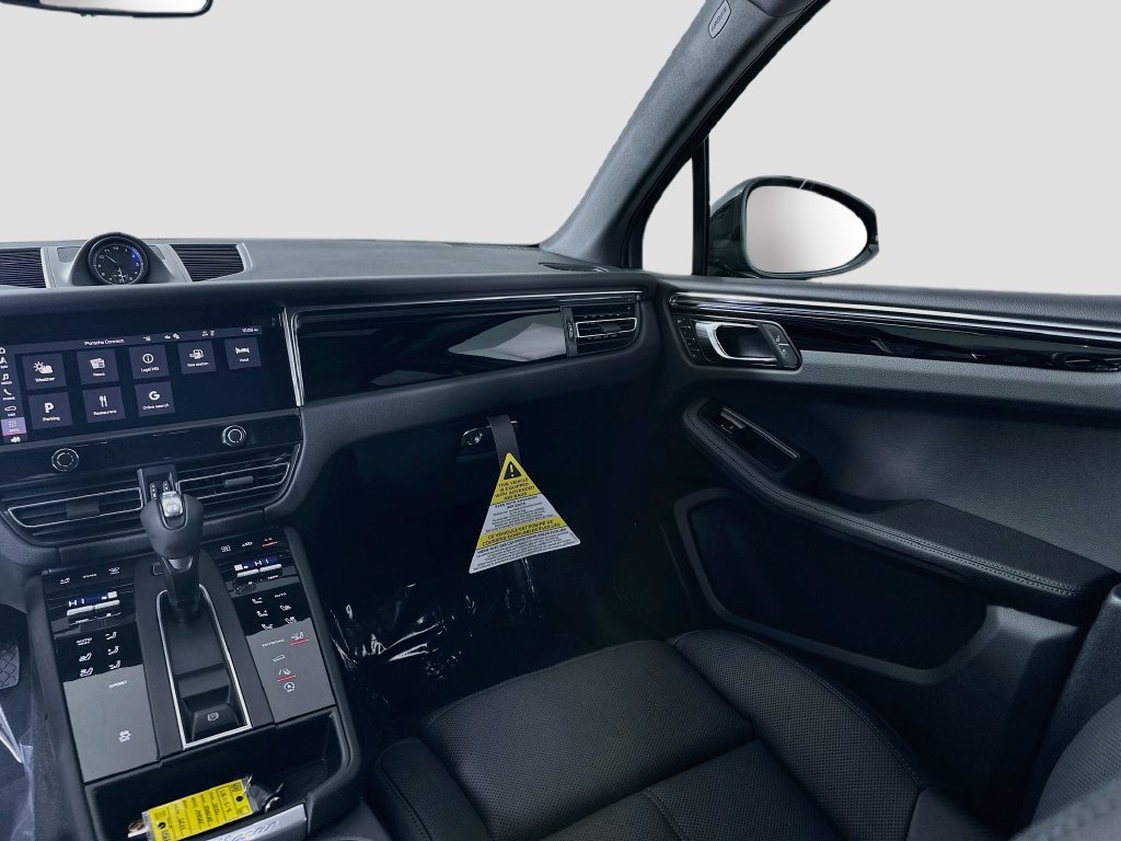 Certified 2026 Porsche Macan AWD/4WD image 25