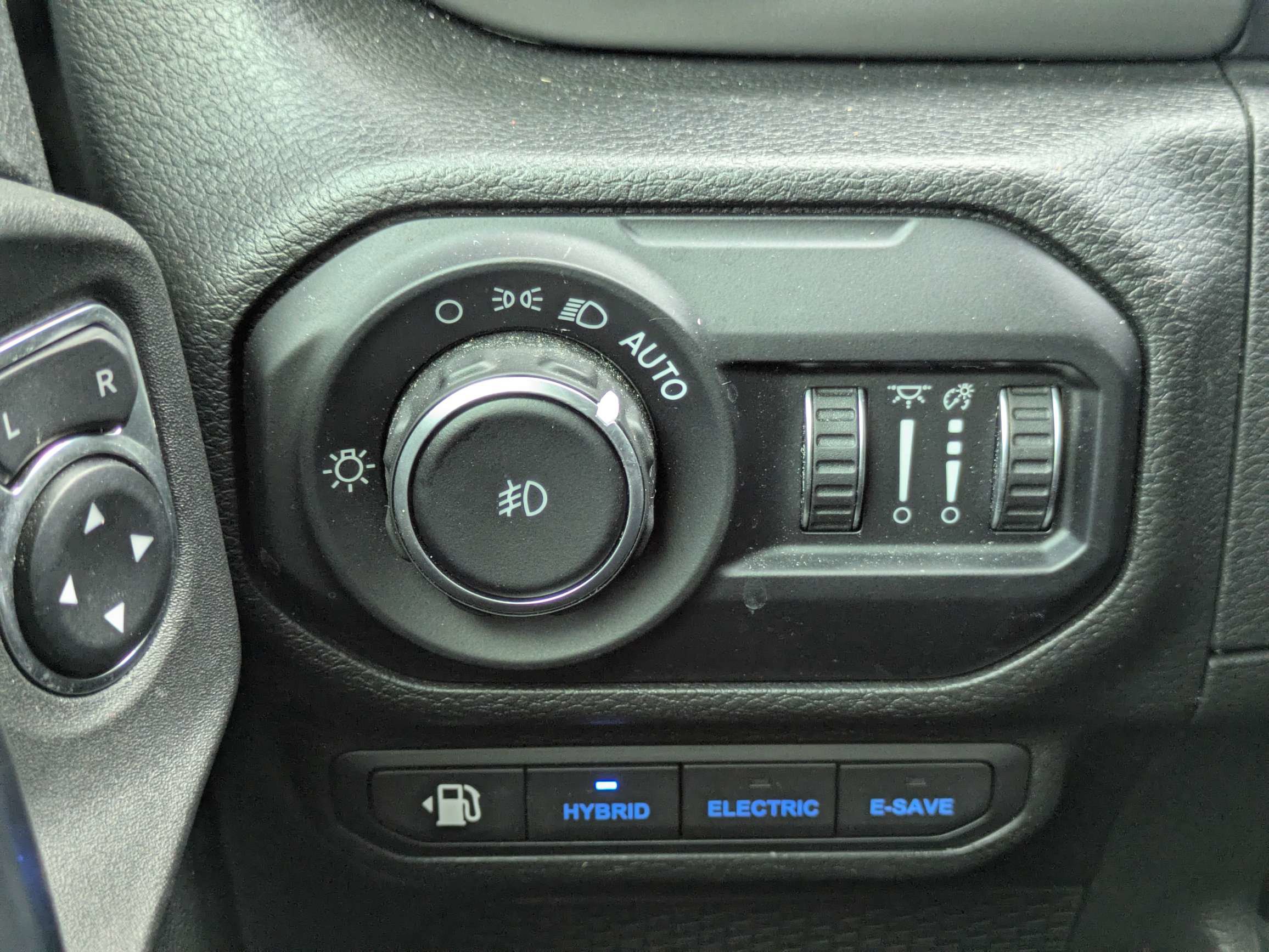 Used 2022 Jeep Wrangler Unlimited Rubicon 4xe AWD/4WD image 13