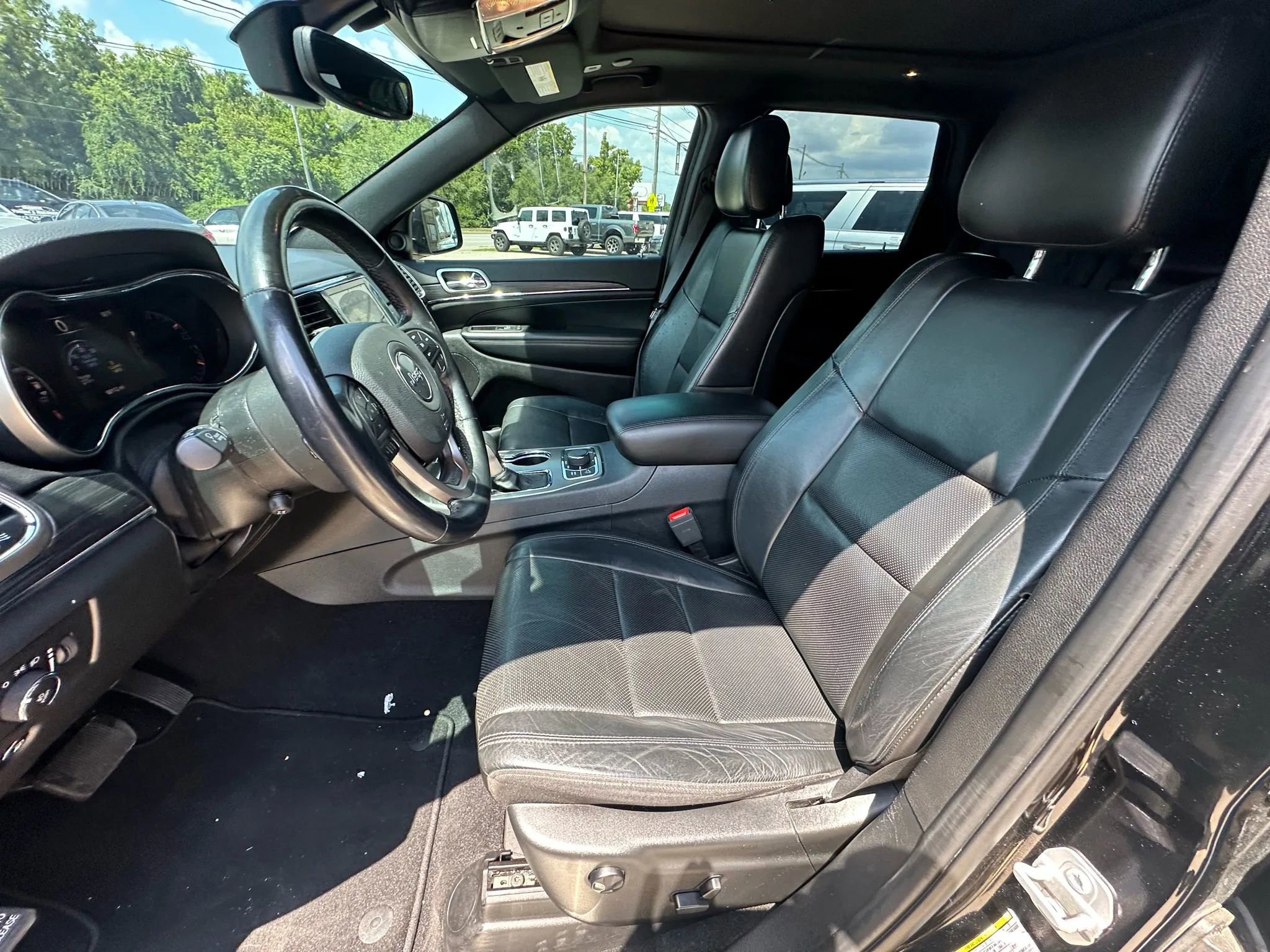 Used 2019 Jeep Grand Cherokee Limited w/ Luxury Group II image 18