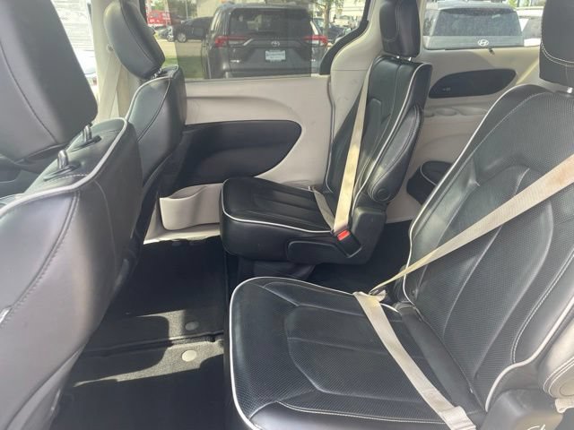 Used 2023 Chrysler Pacifica Limited FWD image 8