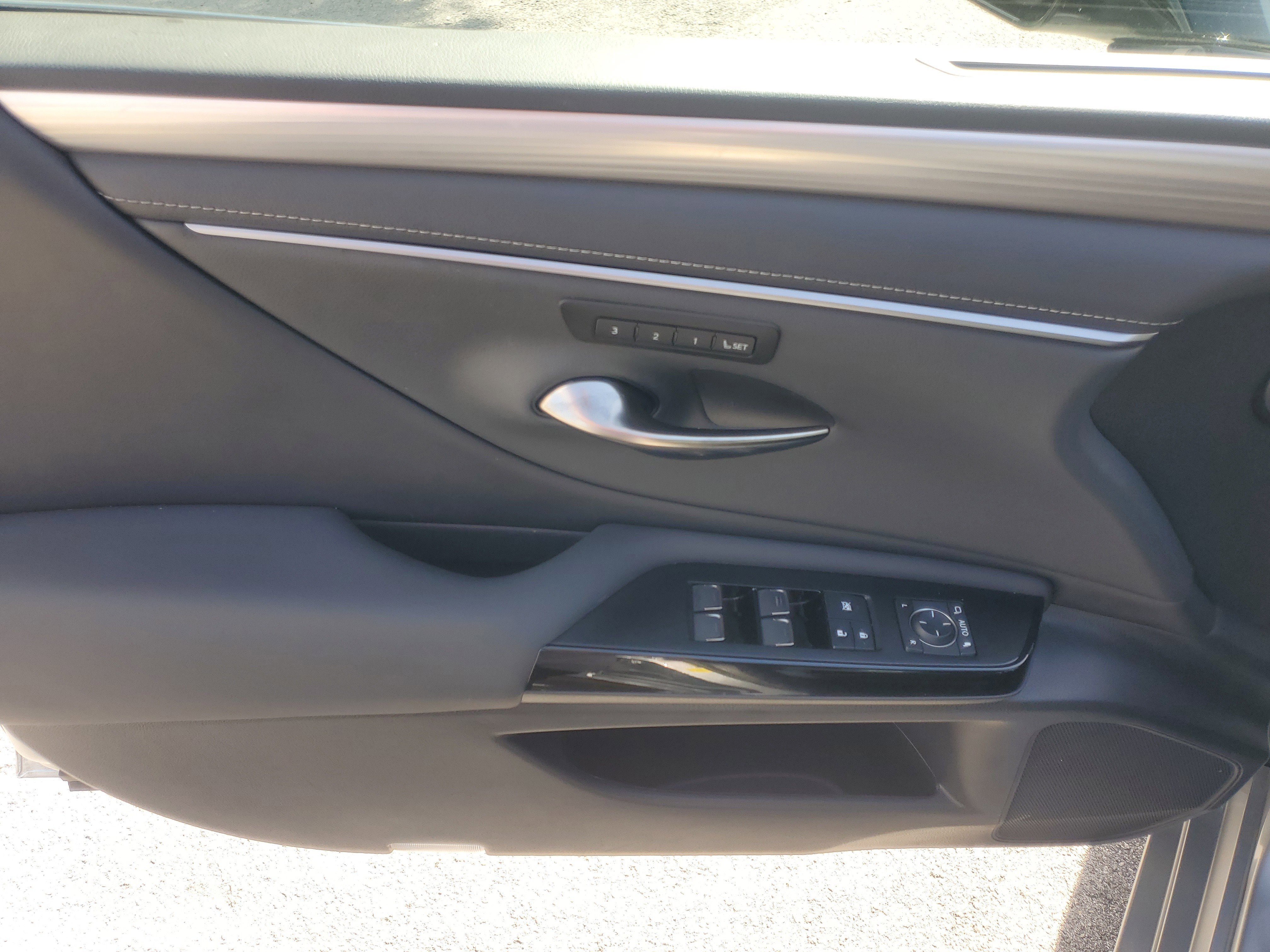Used 2023 Lexus ES 350 F Sport w/ Accessory Package (Z2) FWD image 19