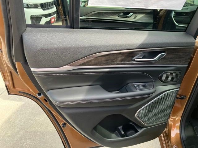 New 2026 Jeep Grand Cherokee Limited AWD/4WD image 23