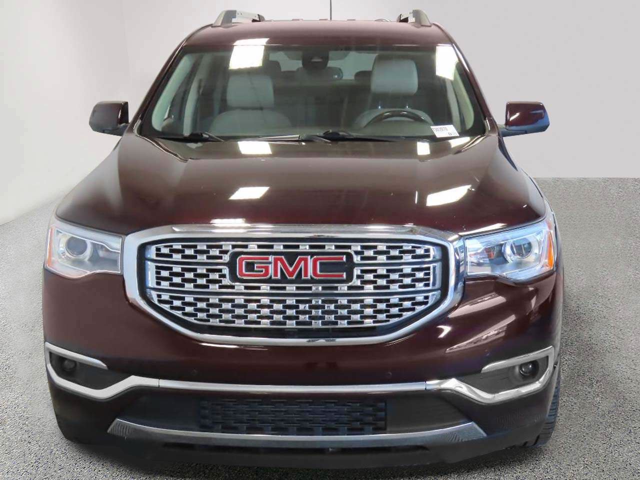 Used 2018 GMC Acadia Denali w/ Technology Package FWD image 2