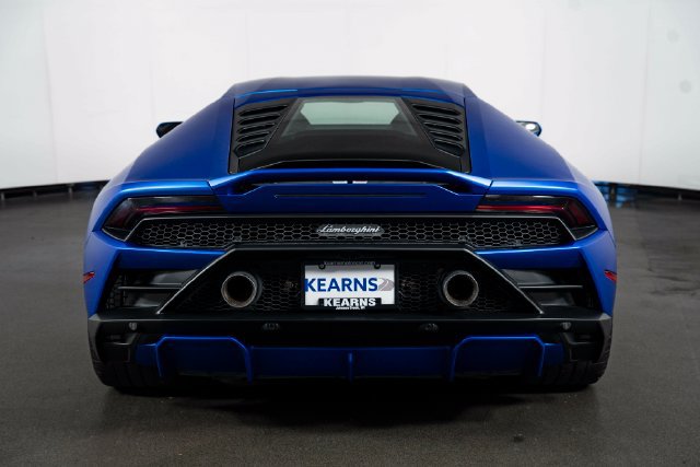 Used 2022 Lamborghini Huracan EVO RWD image 7