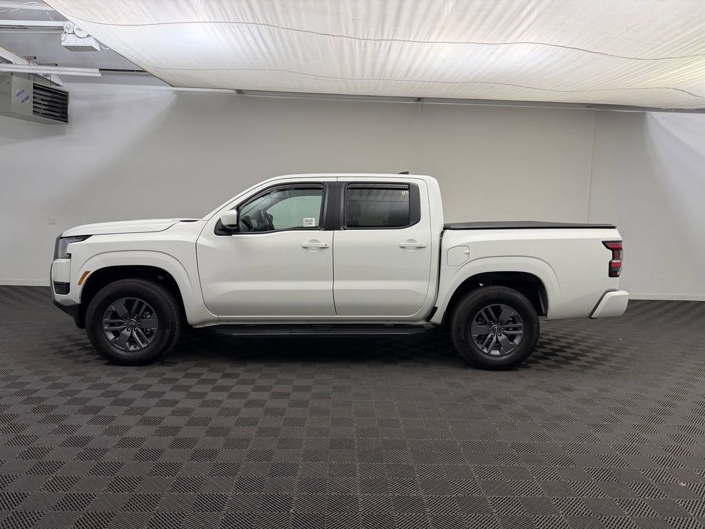 Used 2025 Nissan Frontier SV AWD/4WD image 2