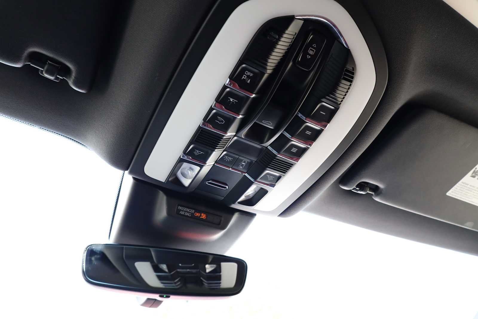 Used 2025 Porsche Macan S AWD/4WD image 27