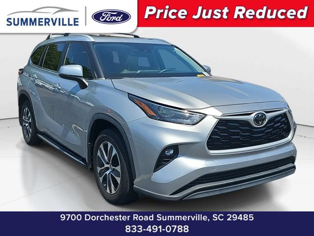Used 2023 Toyota Highlander XLE FWD image 1