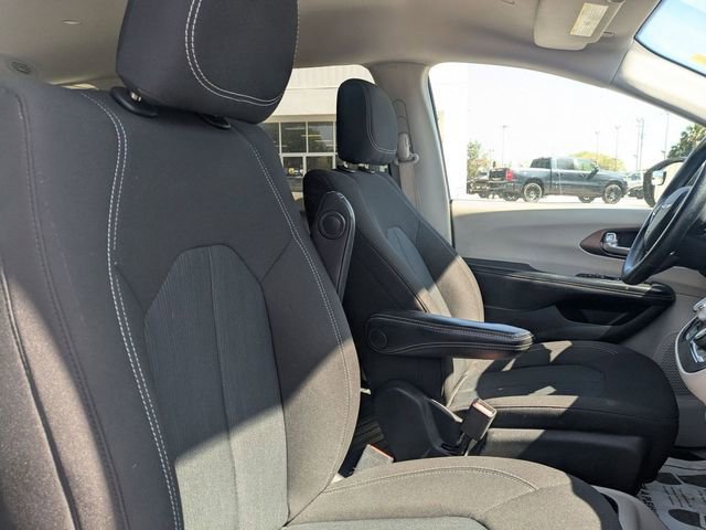 Used 2021 Chrysler Voyager LX image 36