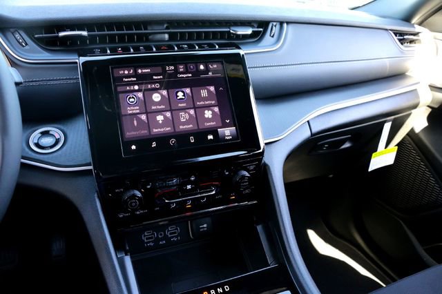 New 2025 Jeep Grand Cherokee Laredo w/ Luxury Tech Group I RWD image 13