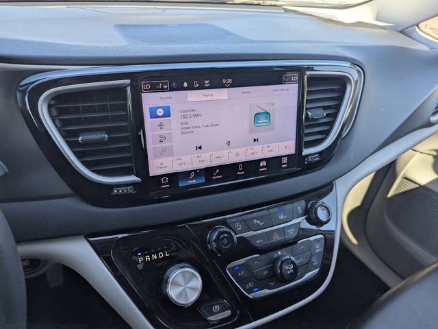 Used 2023 Chrysler Pacifica Touring-L FWD image 25