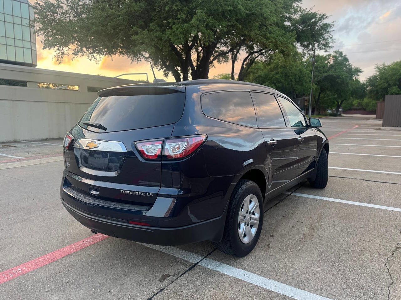 Used 2016 Chevrolet Traverse LS FWD image 5