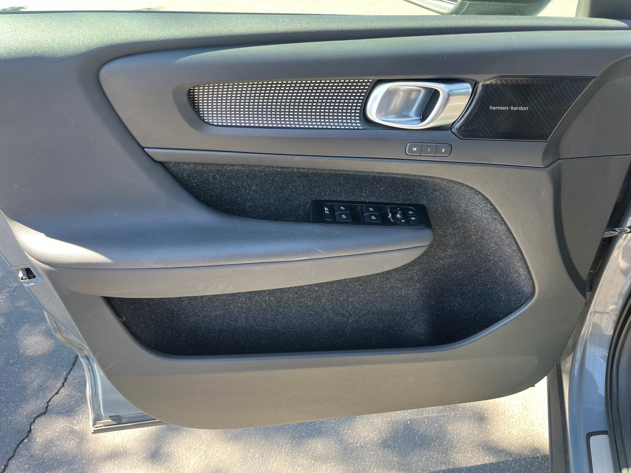 Used 2021 Volvo XC40 P8 Recharge w/ Advanced Package AWD/4WD image 10