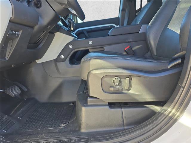 Used 2023 Land Rover Defender 110 SE image 28