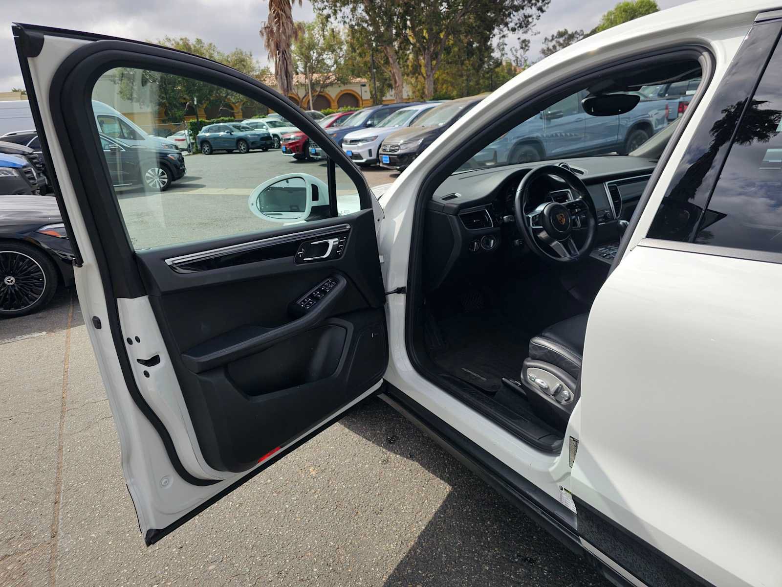 Used 2017 Porsche Macan AWD/4WD image 18