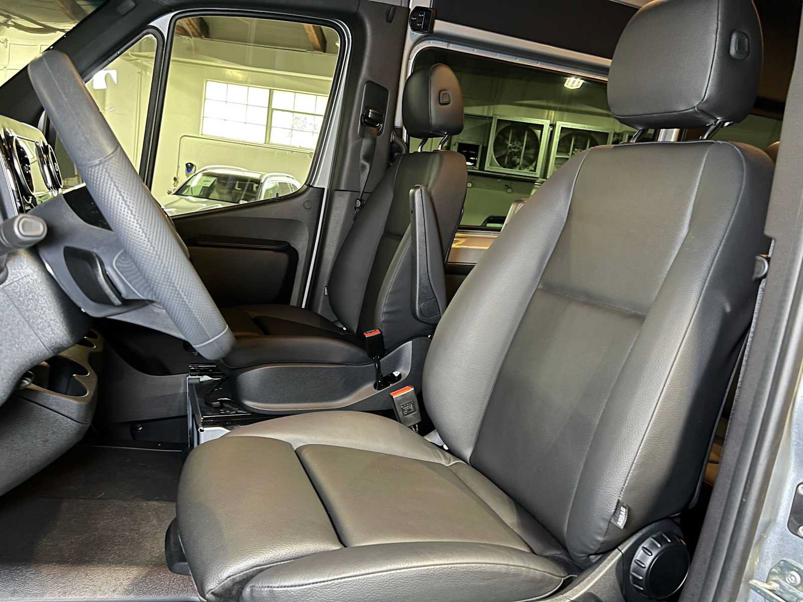 Used 2025 Mercedes-Benz Sprinter 2500 image 23