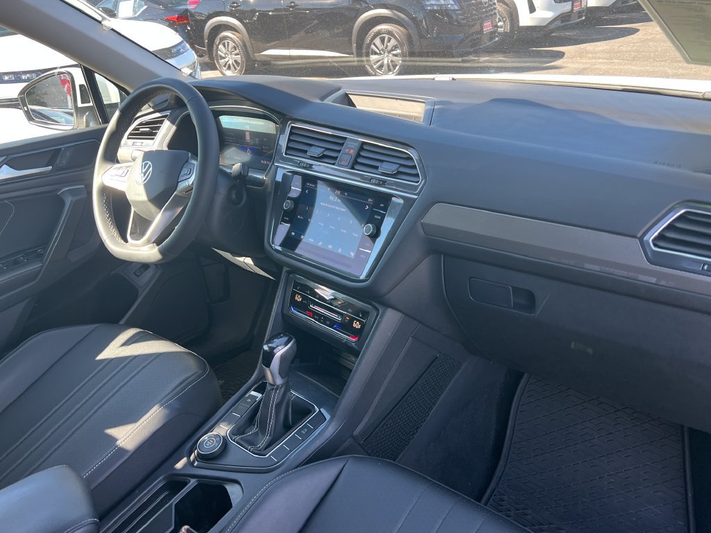 Used 2024 Volkswagen Tiguan SE AWD/4WD image 15