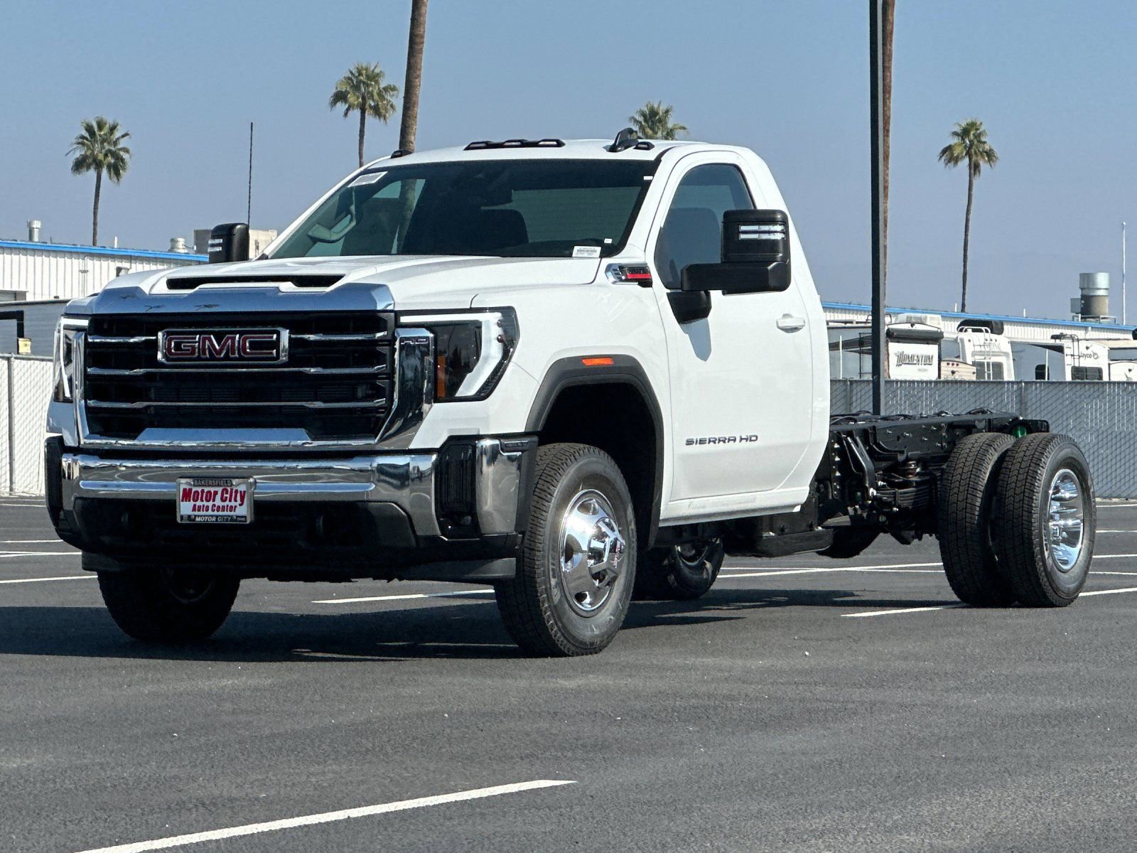 New 2026 GMC Sierra 3500 SLE w/ SLE Convenience Package RWD image 8