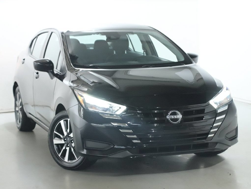 Used 2025 Nissan Versa SV FWD image 2