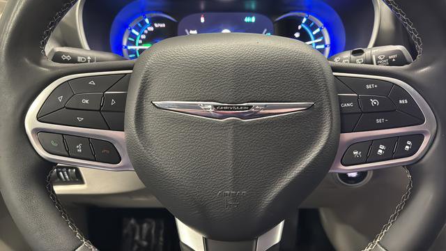 Used 2023 Chrysler Pacifica Touring-L FWD image 15