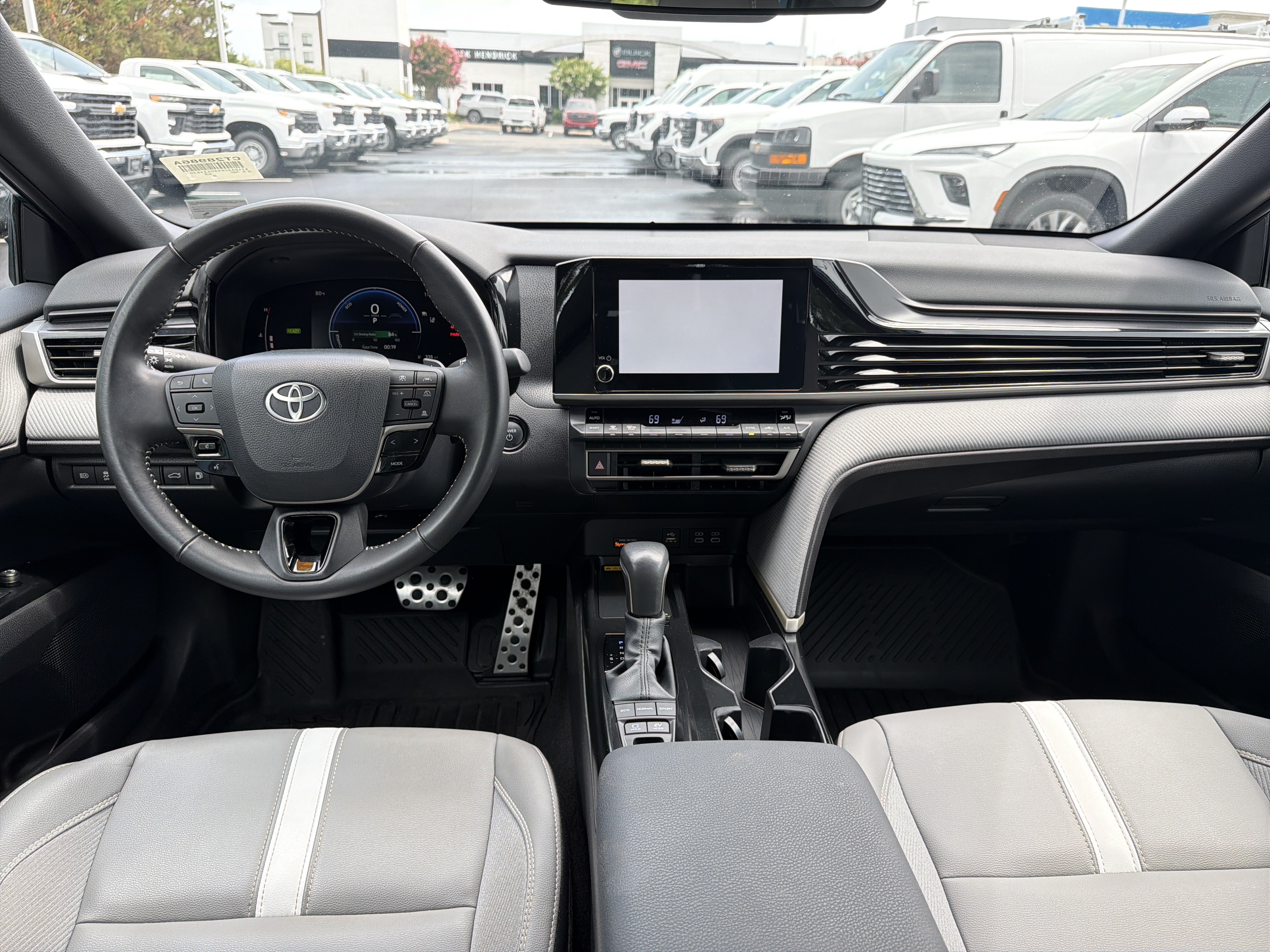 Used 2025 Toyota Camry SE FWD image 29