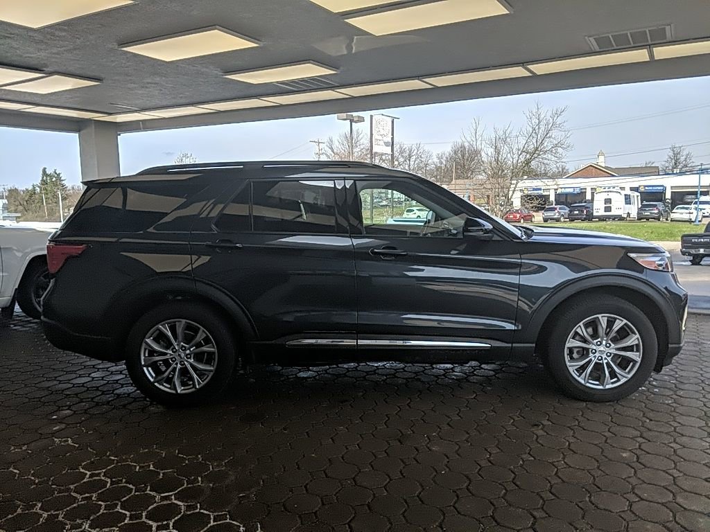 Used 2023 Ford Explorer XLT w/ Equipment Group 202A image 5