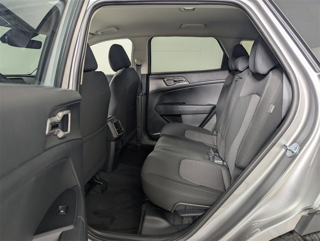 Used 2025 Kia Sportage LX image 23