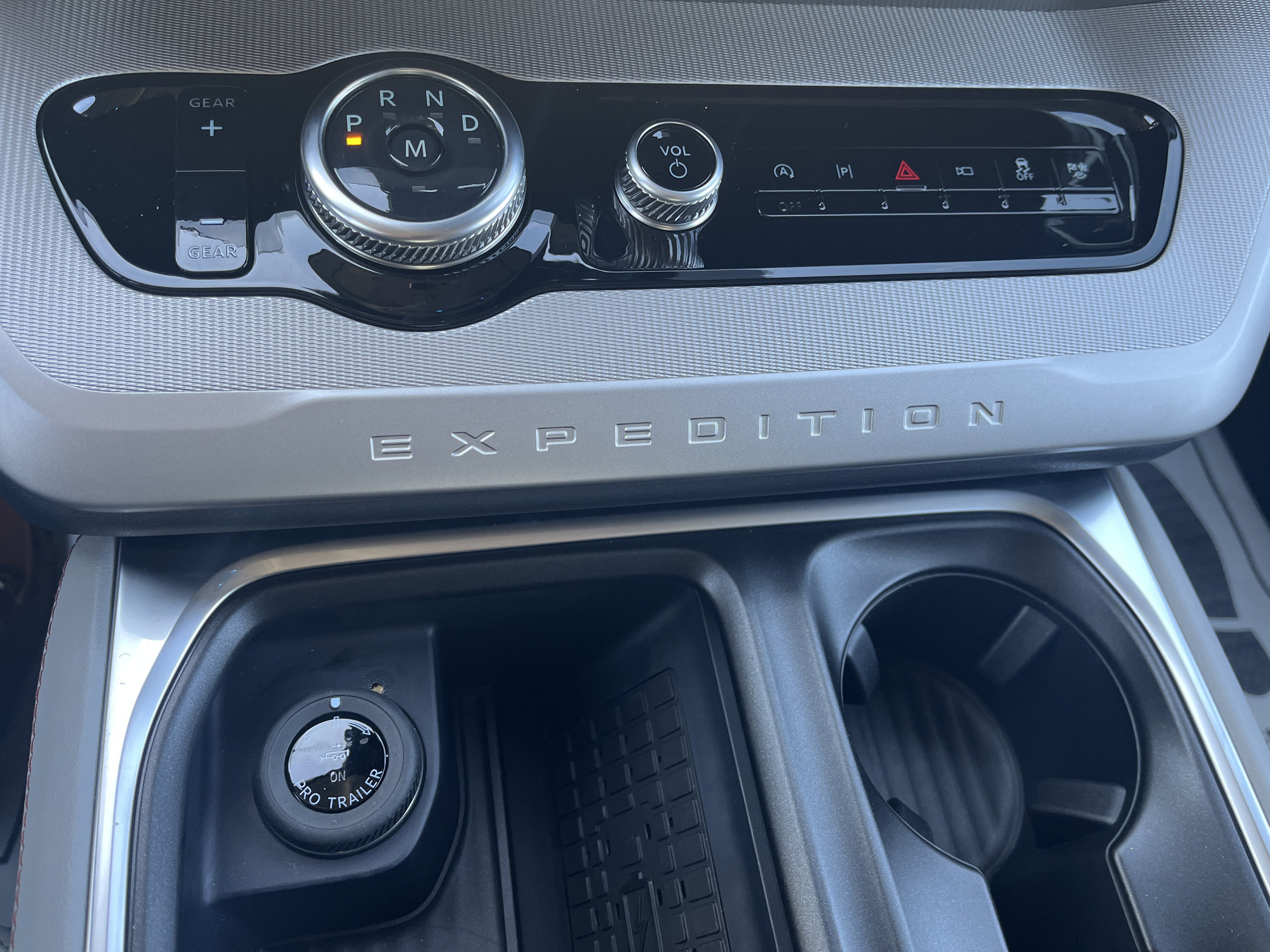 New 2025 Ford Expedition Active image 21