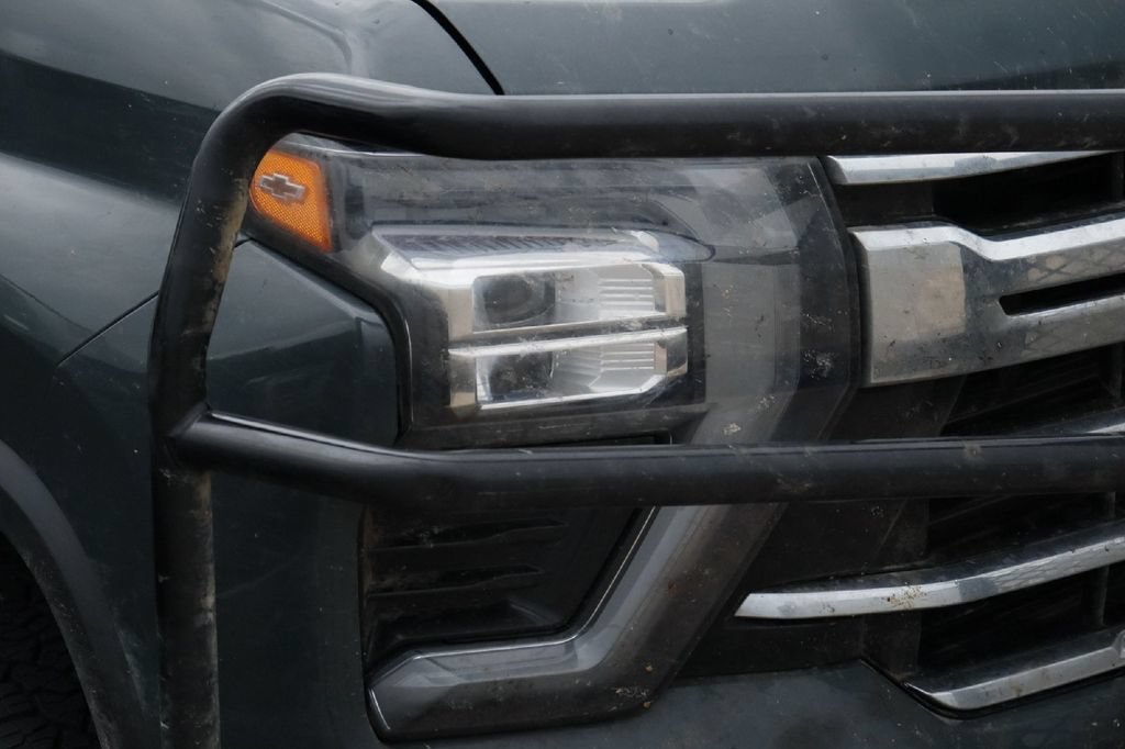 Used 2026 Chevrolet Silverado 3500 LTZ w/ LTZ Convenience Package AWD/4WD image 2
