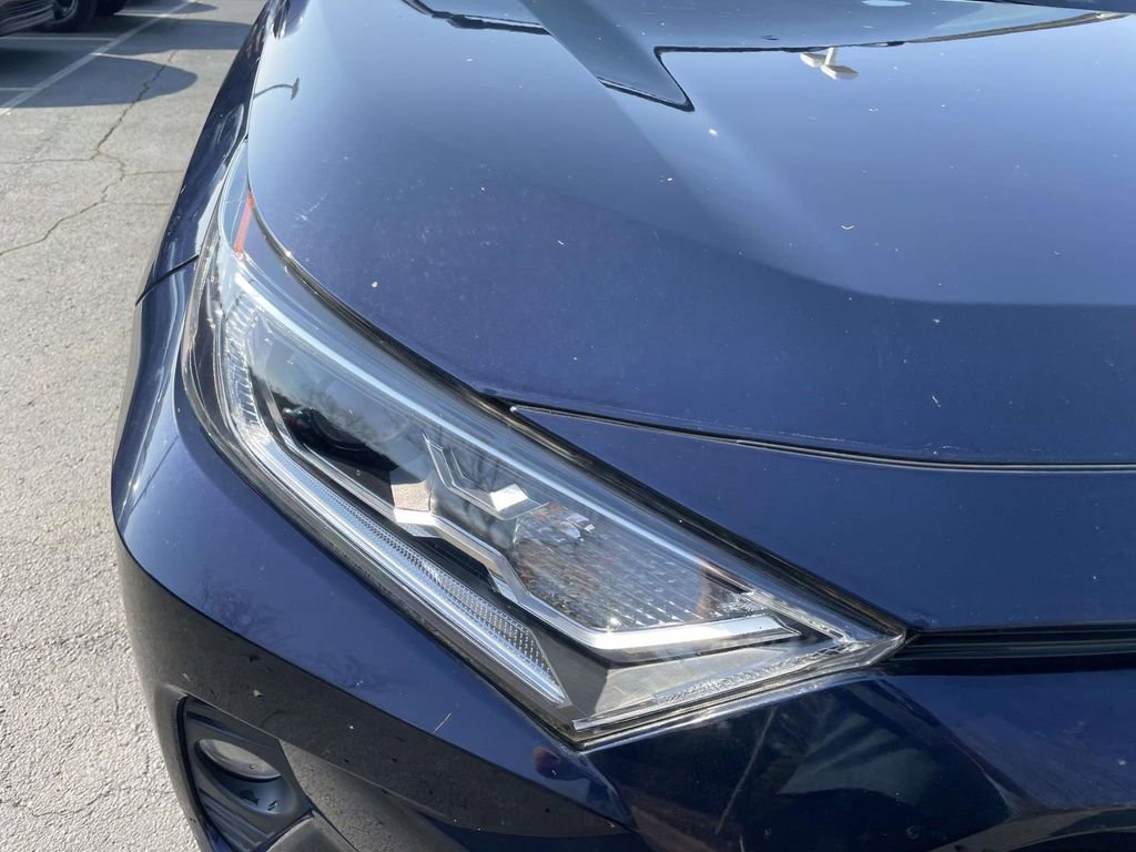 Used 2021 Toyota RAV4 XLE Premium image 17