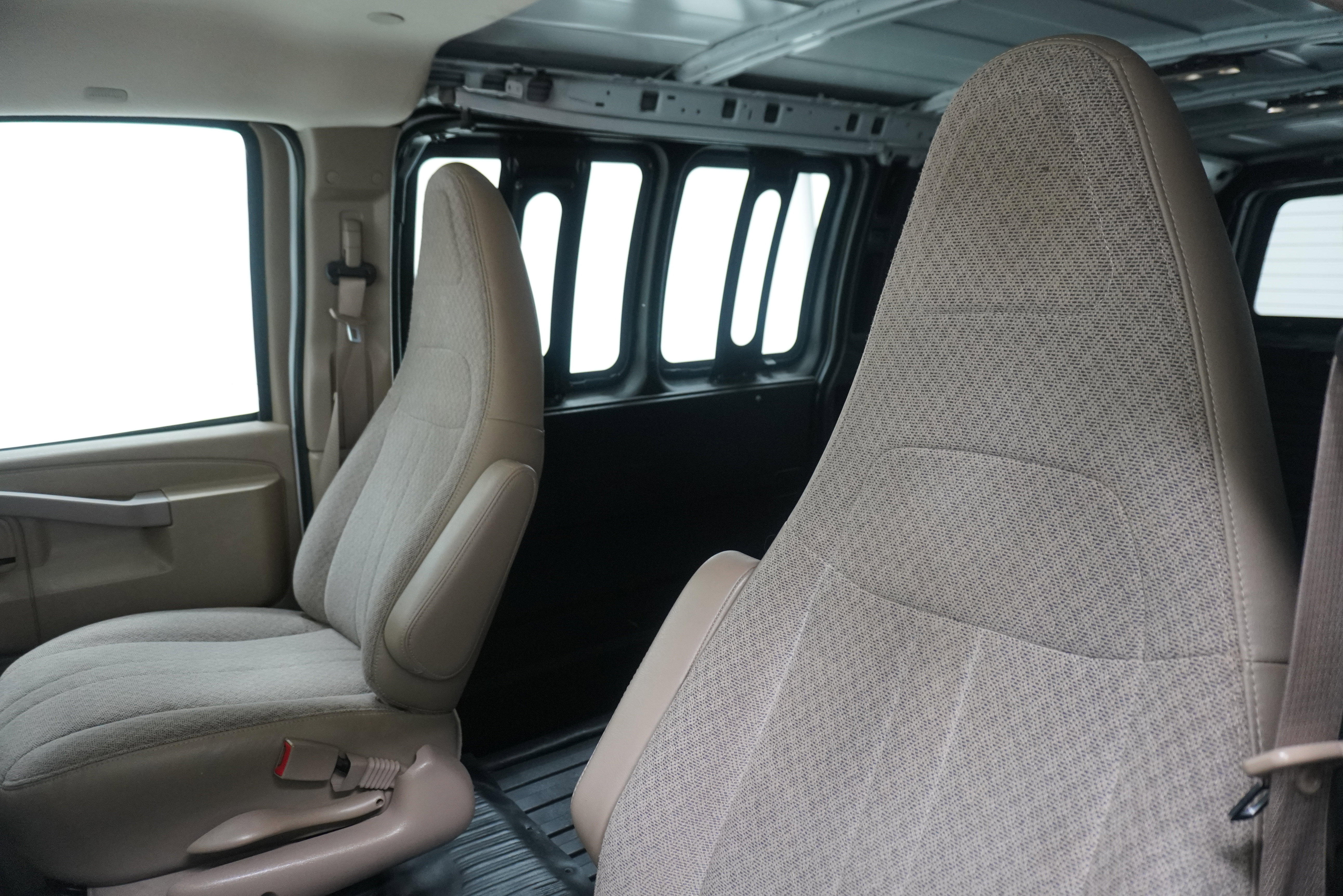 Used 2019 Chevrolet Express 2500 Extended w/ Driver Convenience Package RWD image 9